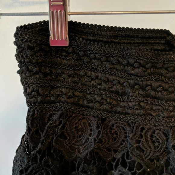 Versatile Black Lace Pencil Skirt - Picture 4 of 4